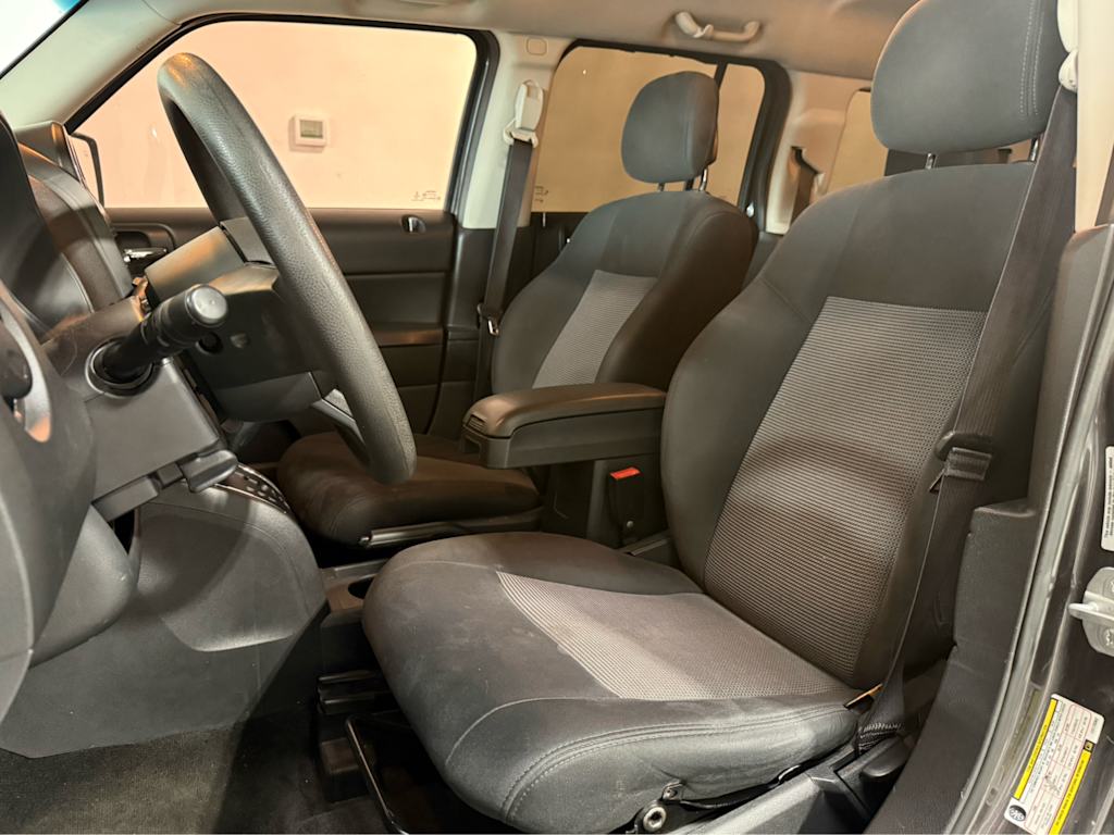 Thumbnail: 2015 Jeep Patriot - 8