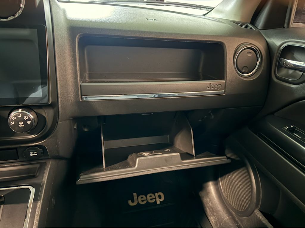 Thumbnail: 2015 Jeep Patriot - 21