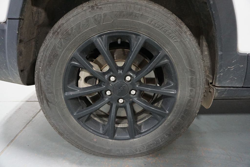 Thumbnail: 2023 Jeep Cherokee - 19