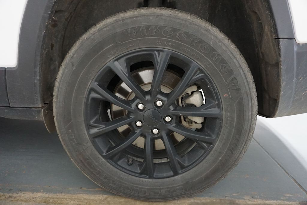 Thumbnail: 2023 Jeep Cherokee - 20