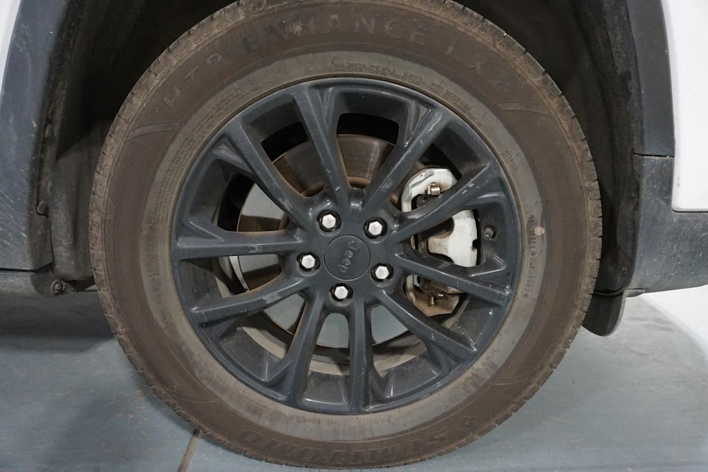 Thumbnail: 2023 Jeep Cherokee - 18