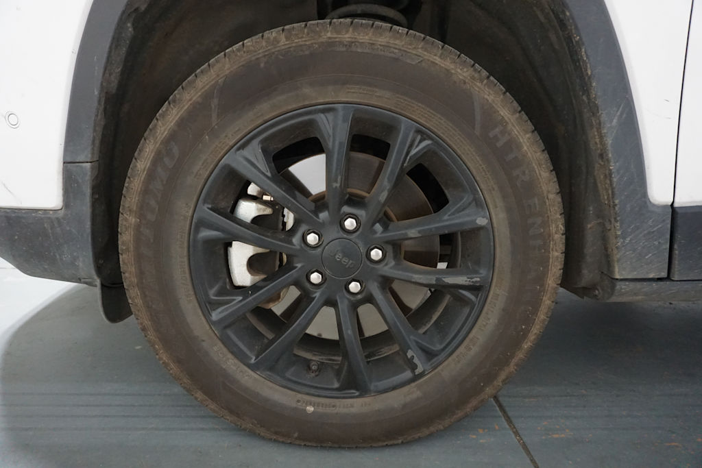 Thumbnail: 2023 Jeep Cherokee - 21