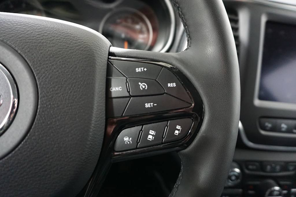 Thumbnail: 2023 Jeep Cherokee - 24