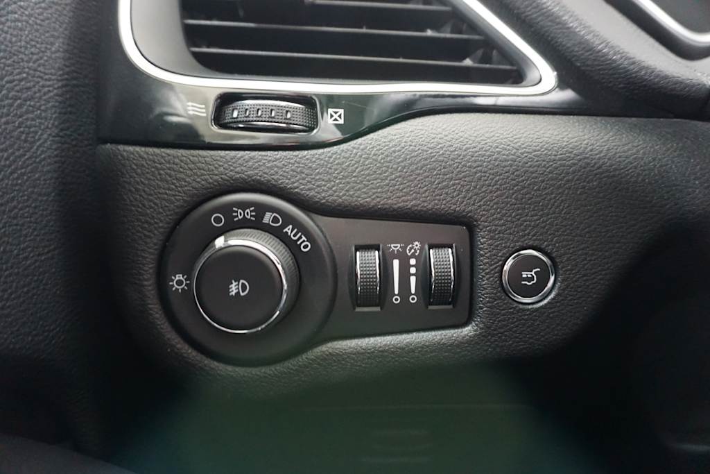 Thumbnail: 2023 Jeep Cherokee - 25