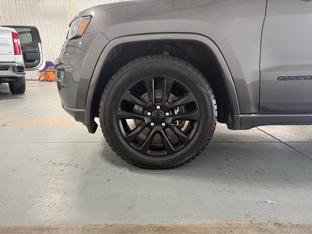 Thumbnail: 2021 Jeep Grand Cherokee - 18