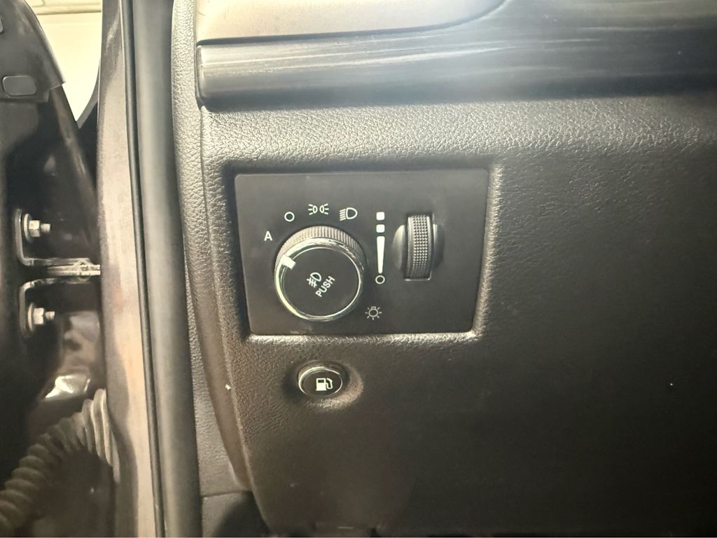 Thumbnail: 2021 Jeep Grand Cherokee - 24