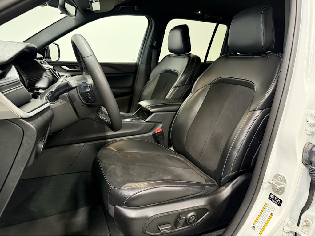 Thumbnail: 2024 Jeep Grand Cherokee - 9