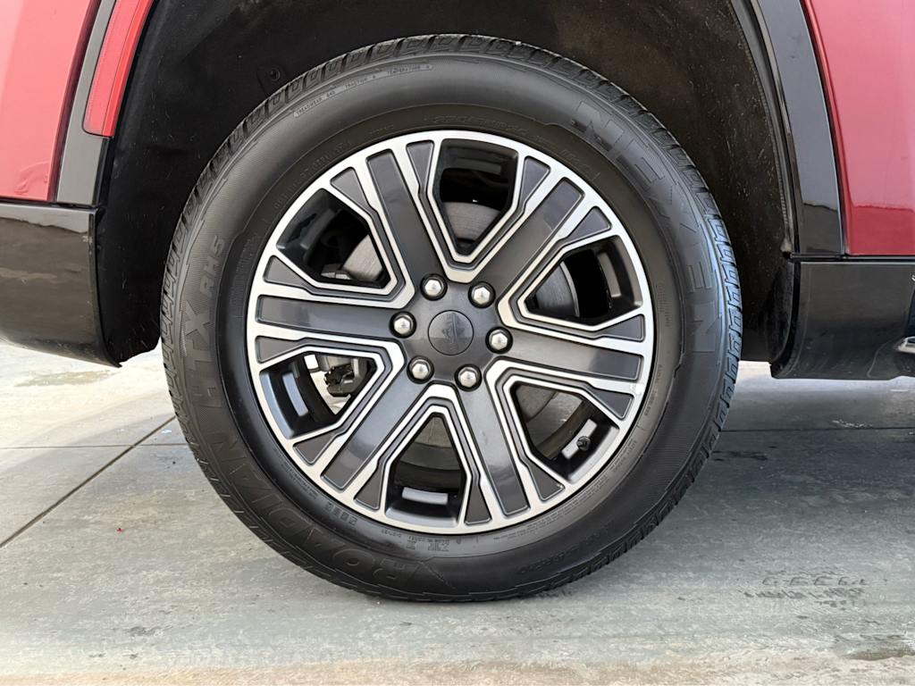 Thumbnail: 2024 Jeep Wagoneer - 18