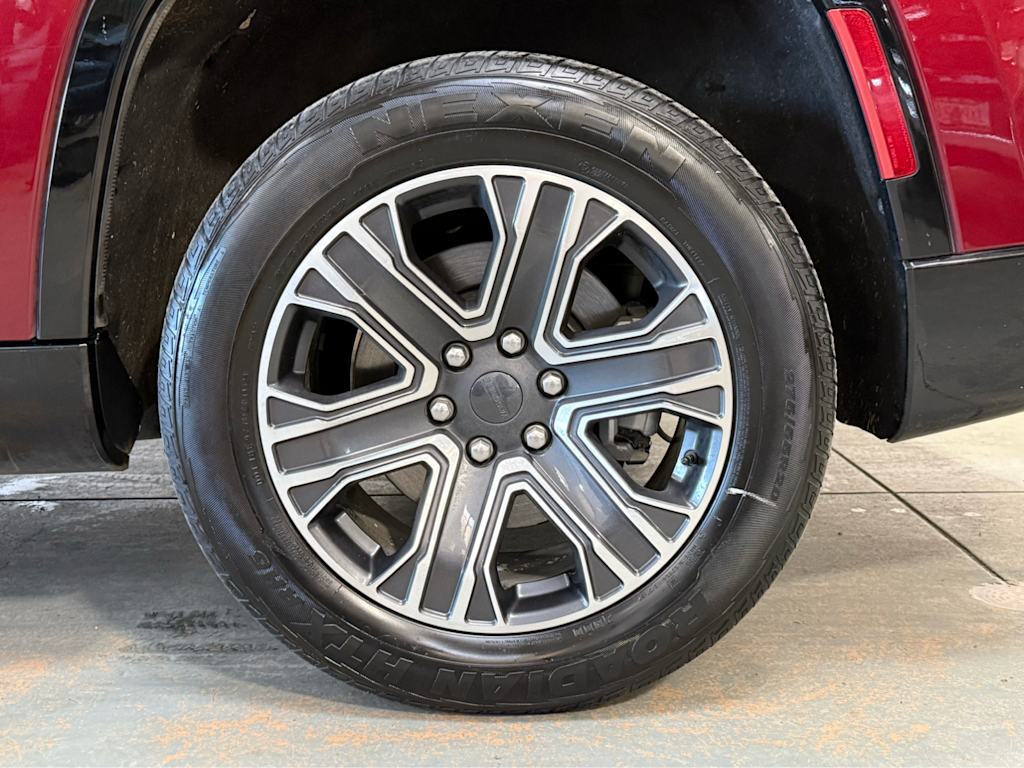 Thumbnail: 2024 Jeep Wagoneer - 19