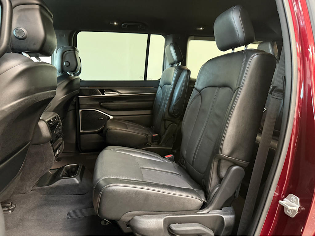 Thumbnail: 2024 Jeep Wagoneer - 11