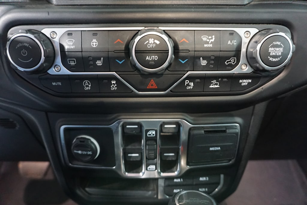 Thumbnail: 2023 Jeep Gladiator - 21