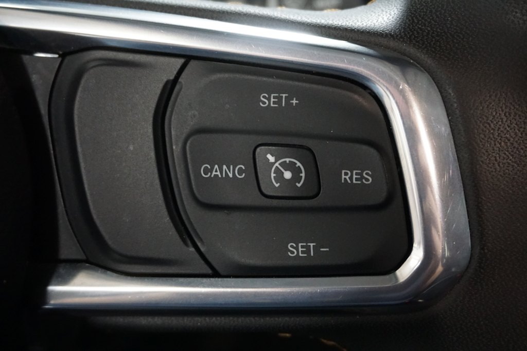 Thumbnail: 2023 Jeep Gladiator - 24