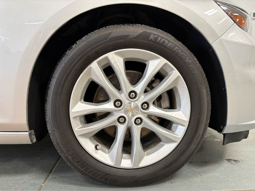 Thumbnail: 2018 Chevrolet Malibu - 5