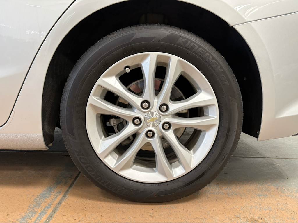 Thumbnail: 2018 Chevrolet Malibu - 18