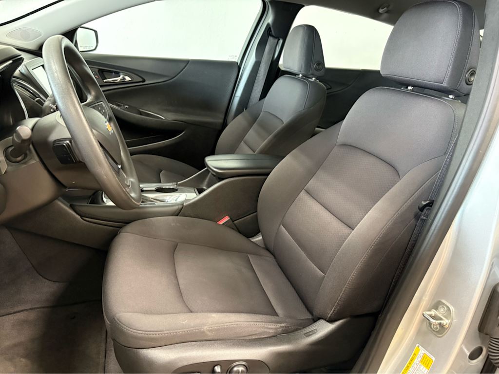 Thumbnail: 2018 Chevrolet Malibu - 8