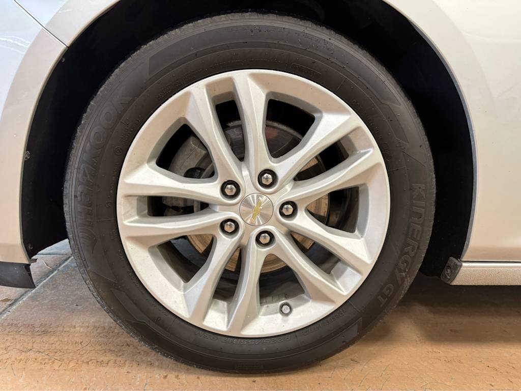 Thumbnail: 2018 Chevrolet Malibu - 19