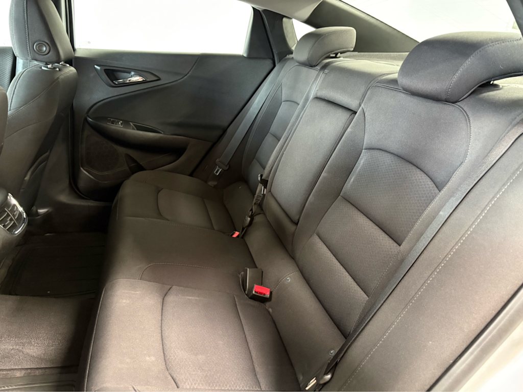 Thumbnail: 2018 Chevrolet Malibu - 9