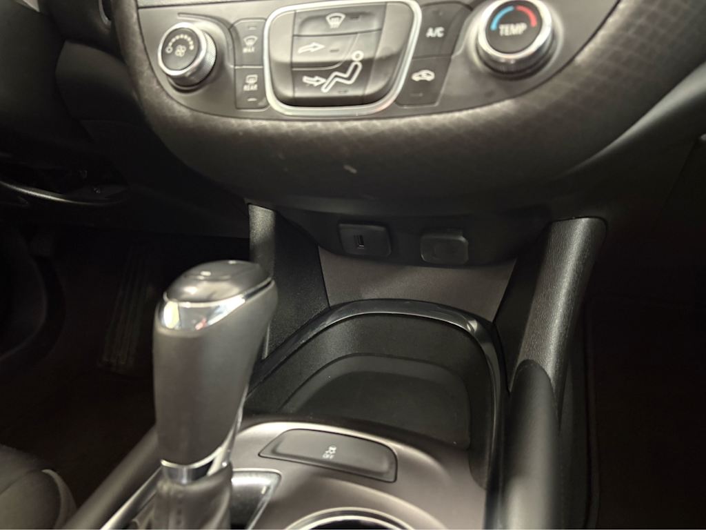 Thumbnail: 2018 Chevrolet Malibu - 23