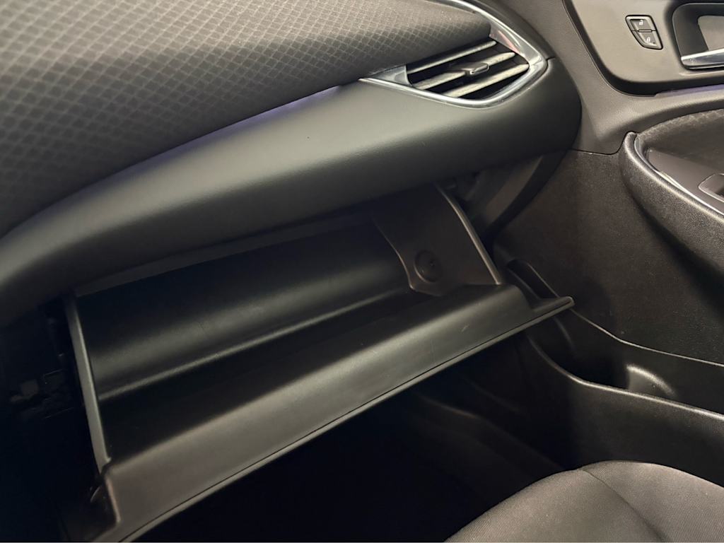 Thumbnail: 2018 Chevrolet Malibu - 27