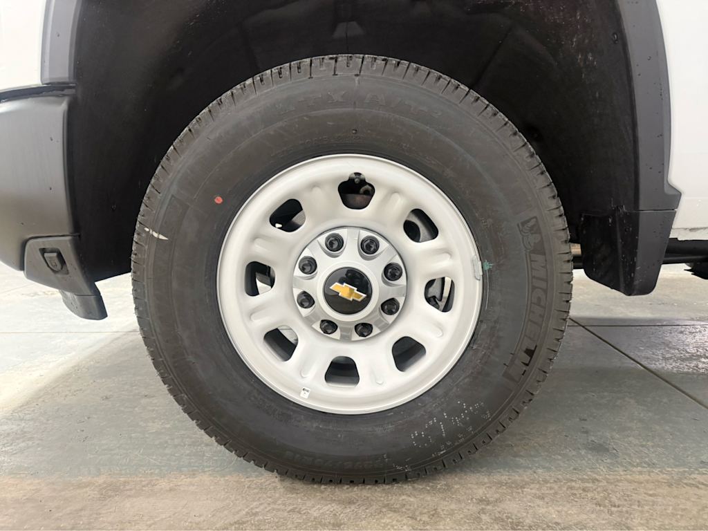 Thumbnail: 2025 Chevrolet Silverado 3500 - 18