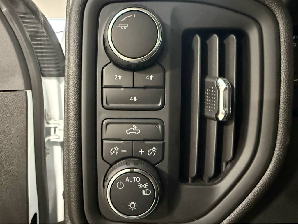 Thumbnail: 2025 Chevrolet Silverado 3500 - 25