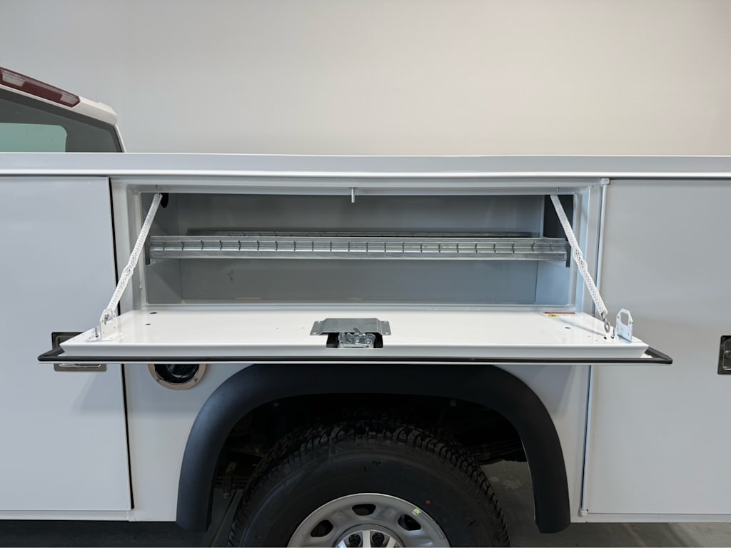 Thumbnail: 2026 Chevrolet Silverado 3500 - 17