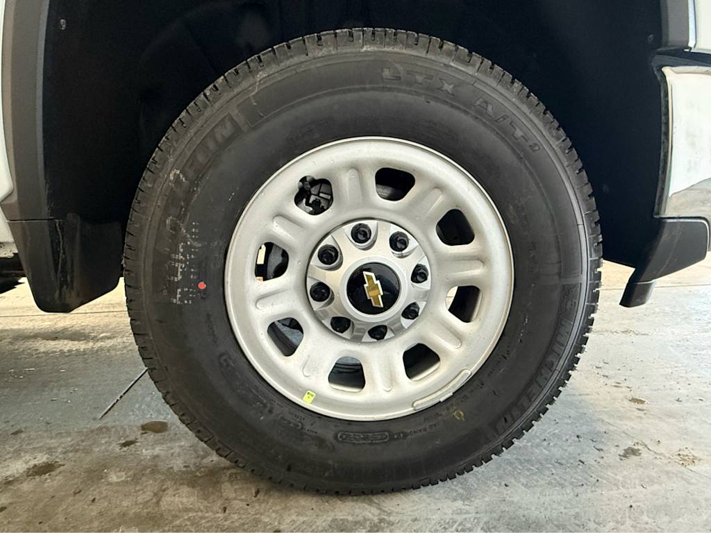 Thumbnail: 2026 Chevrolet Silverado 3500 - 24