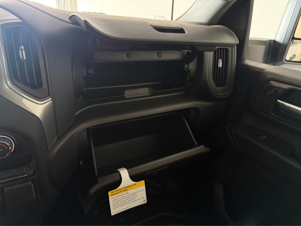 Thumbnail: 2026 Chevrolet Silverado 3500 - 28