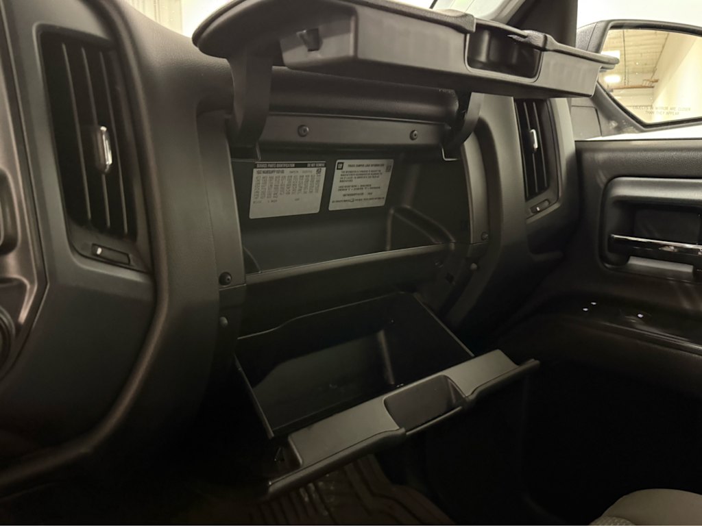 Thumbnail: 2015 Chevrolet Silverado 2500 - 24