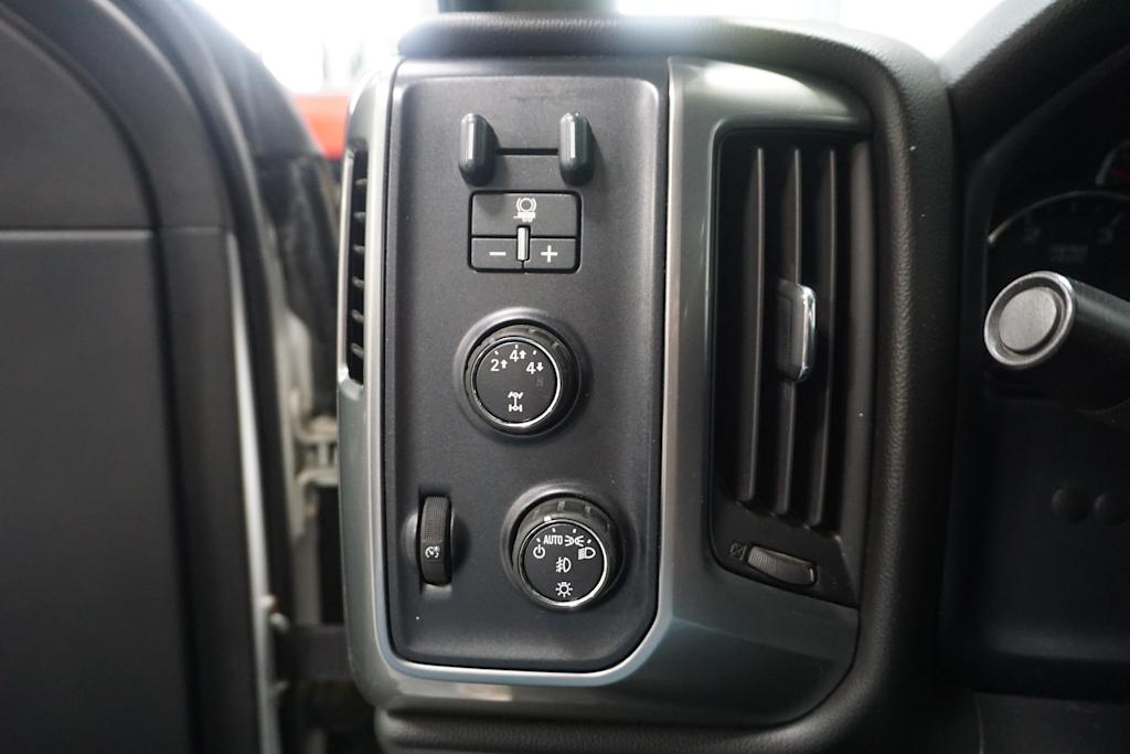 Thumbnail: 2015 Chevrolet Silverado 2500 - 25