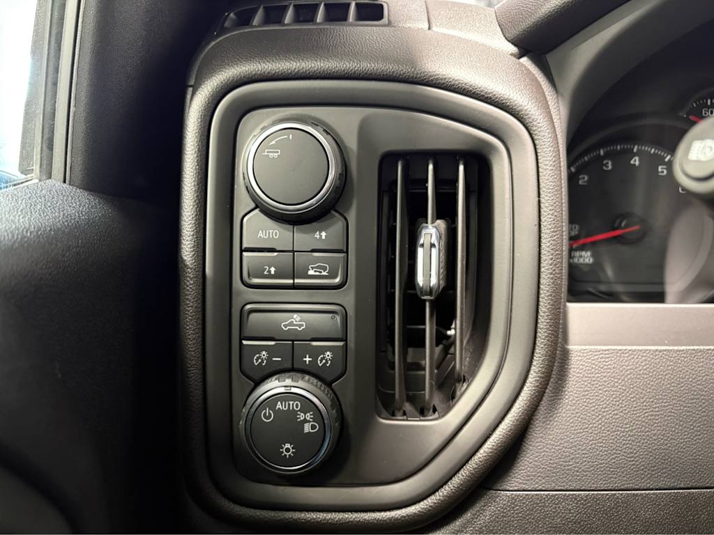 Thumbnail: 2023 Chevrolet Silverado 1500 - 26