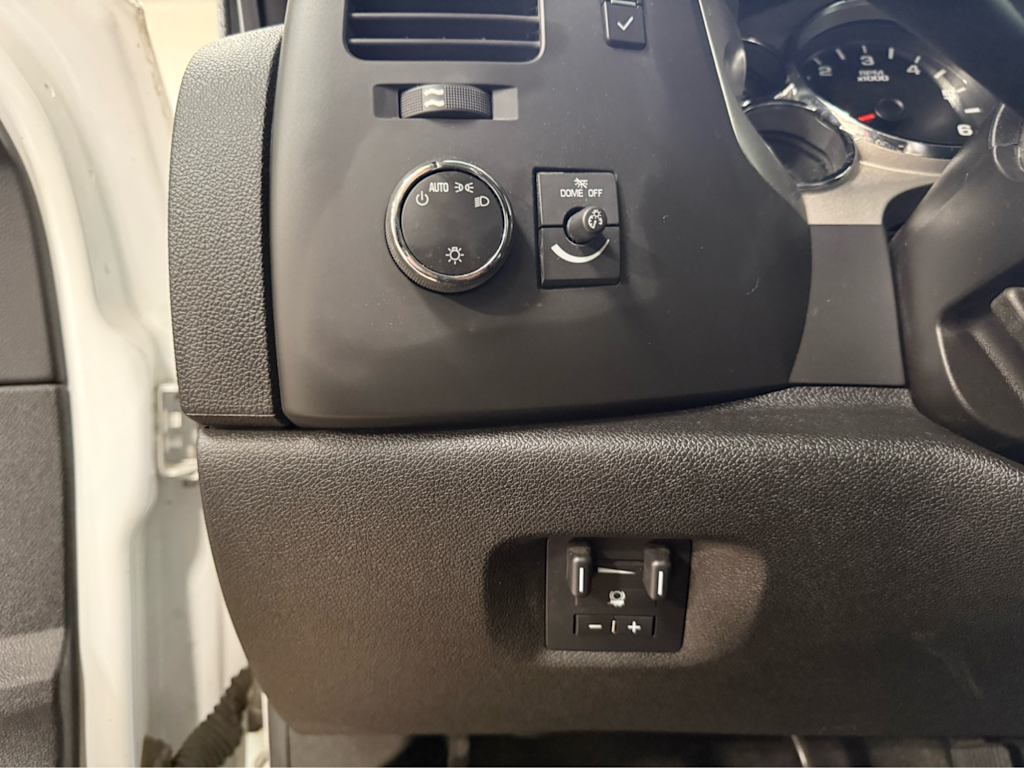 Thumbnail: 2012 Chevrolet Silverado 1500 - 27