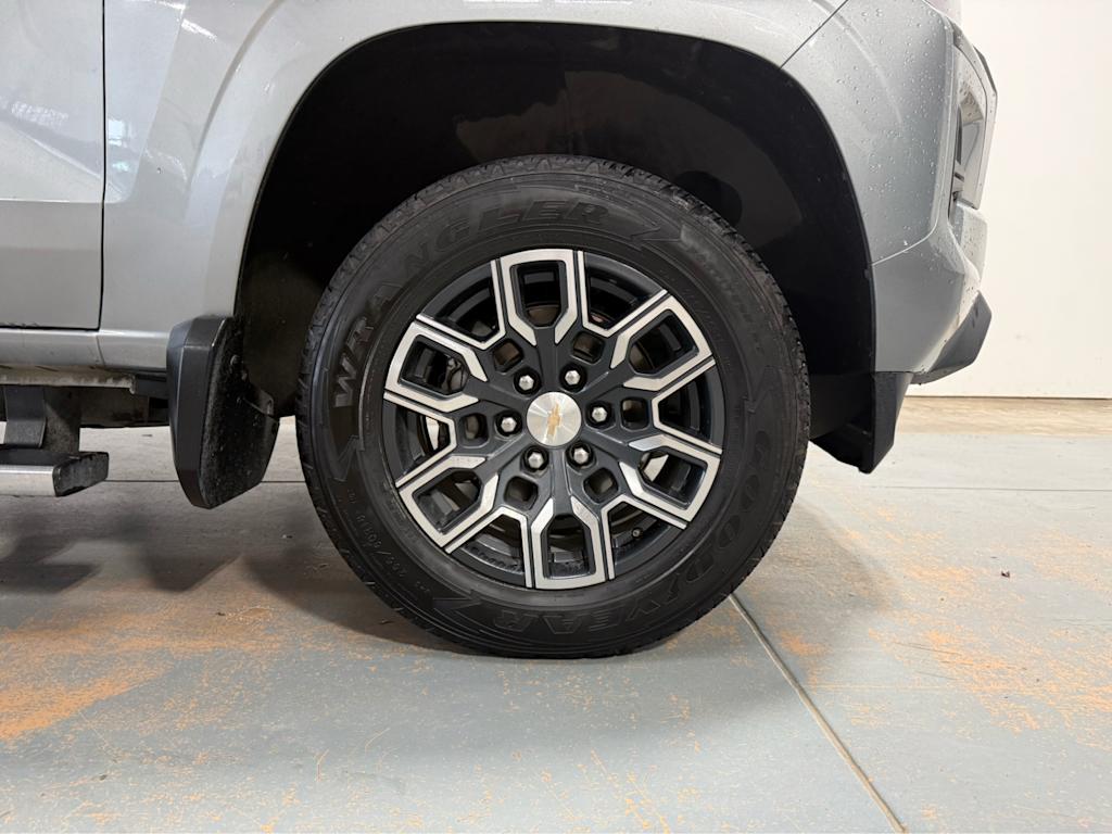 Thumbnail: 2024 Chevrolet Colorado - 6