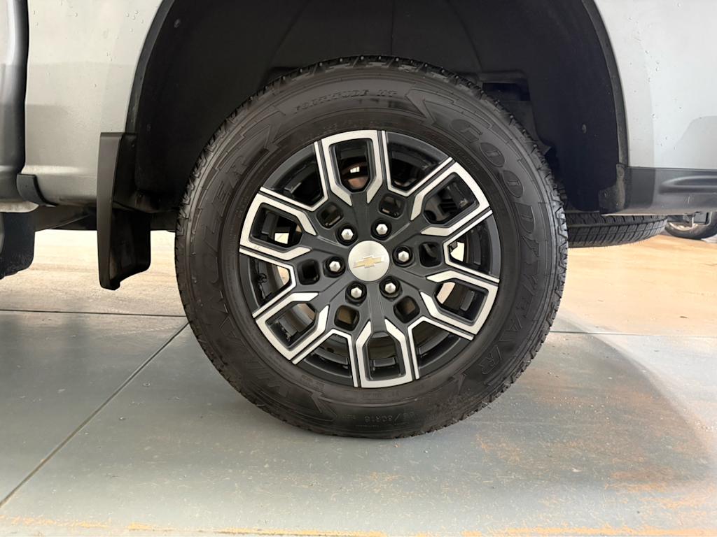 Thumbnail: 2024 Chevrolet Colorado - 18