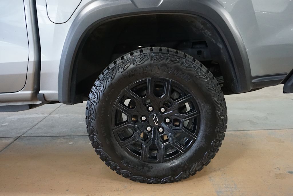 Thumbnail: 2024 Chevrolet Colorado - 16