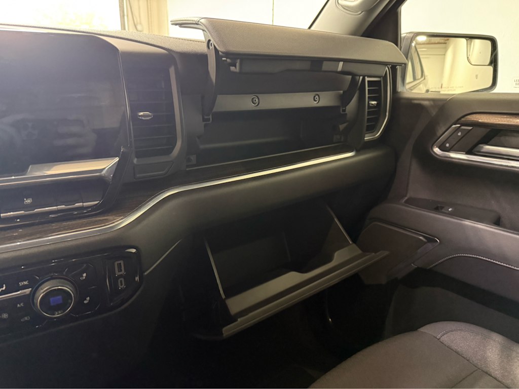 Thumbnail: 2024 Chevrolet Silverado 1500 - 24