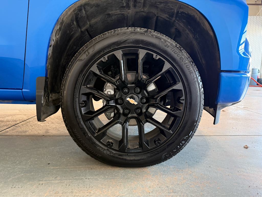 Thumbnail: 2025 Chevrolet Silverado 1500 - 17