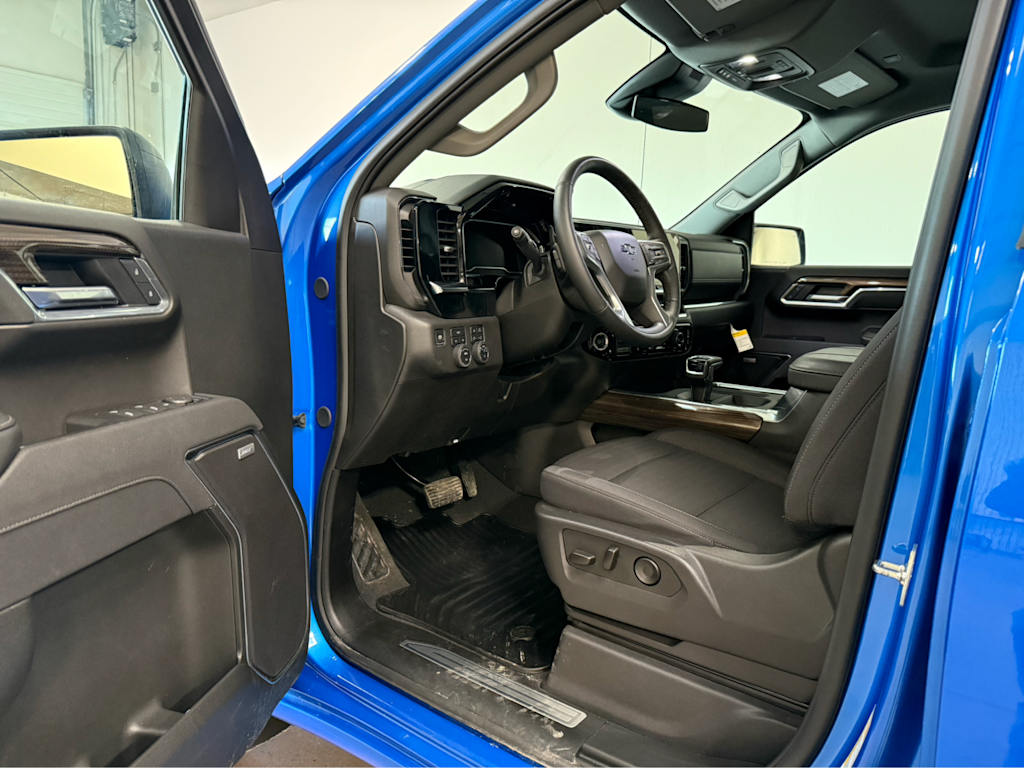 Thumbnail: 2025 Chevrolet Silverado 1500 - 18