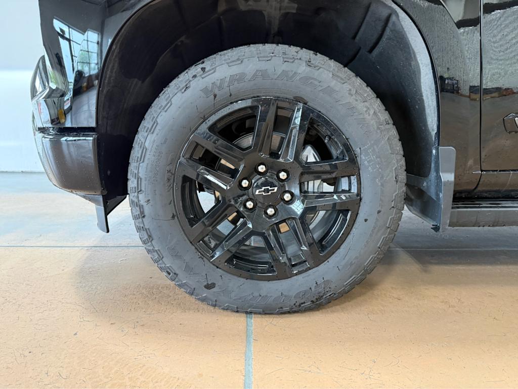 Thumbnail: 2025 Chevrolet Silverado 1500 - 18