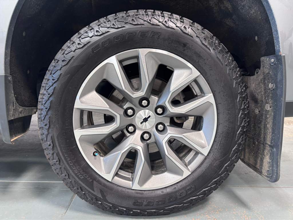 Thumbnail: 2021 Chevrolet Silverado 1500 - 19