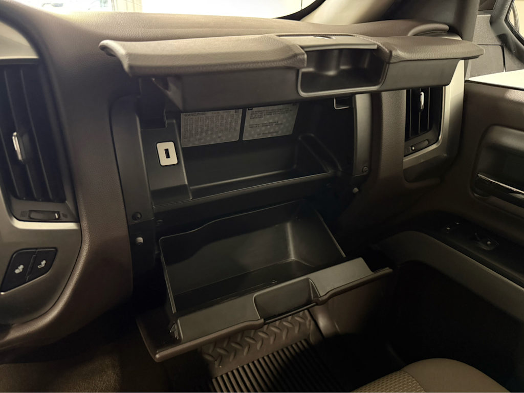 Thumbnail: 2018 Chevrolet Silverado 1500 - 26
