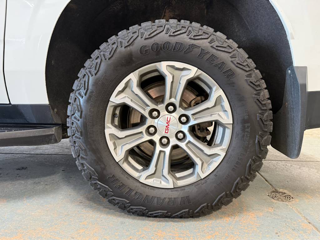 Thumbnail: 2024 GMC Yukon XL - 16