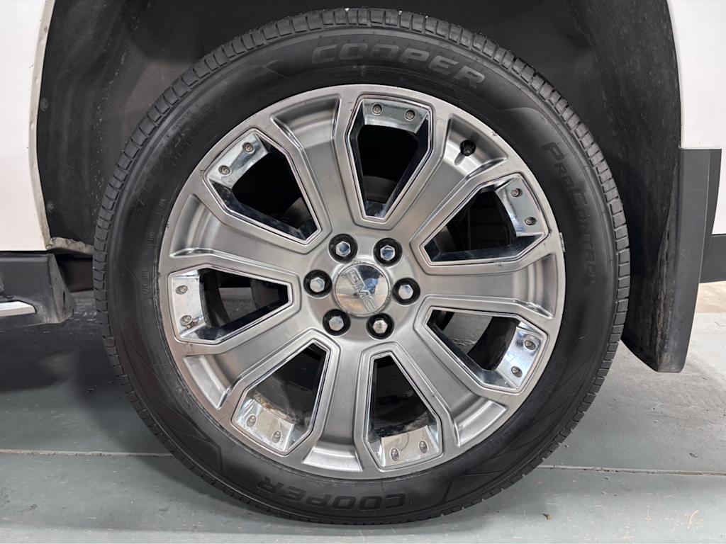 Thumbnail: 2019 GMC Yukon XL - 20