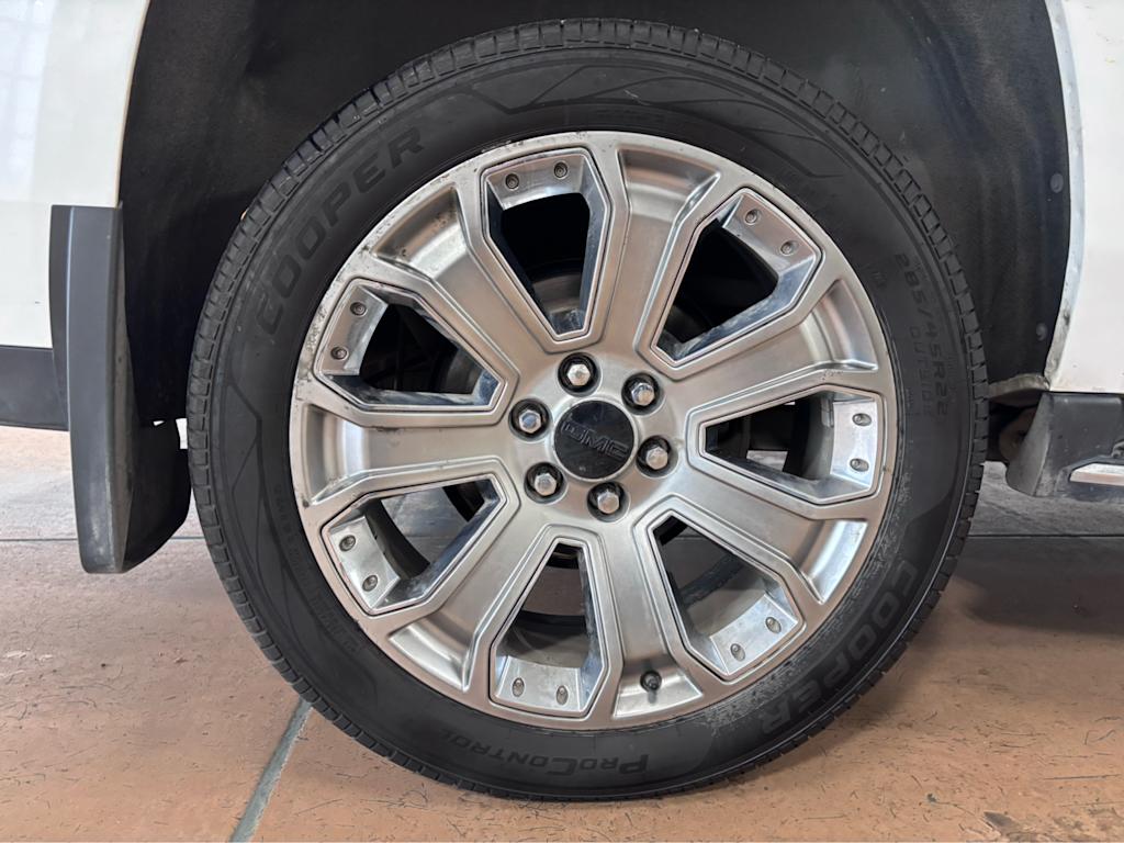 Thumbnail: 2019 GMC Yukon XL - 19