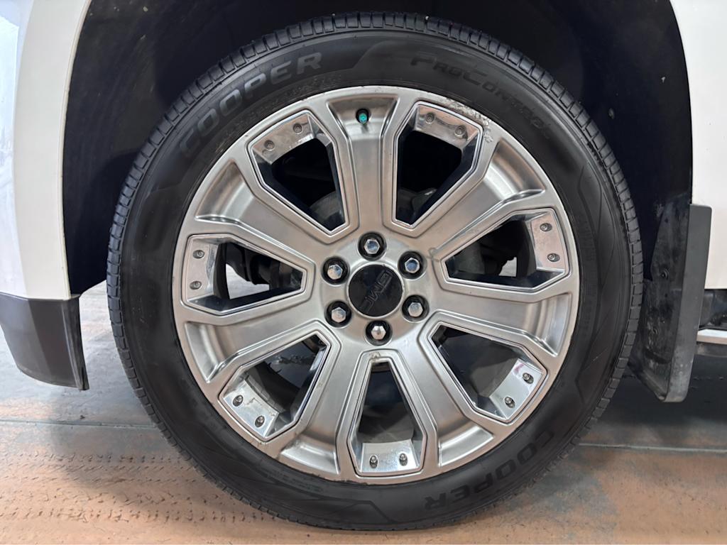 Thumbnail: 2019 GMC Yukon XL - 21