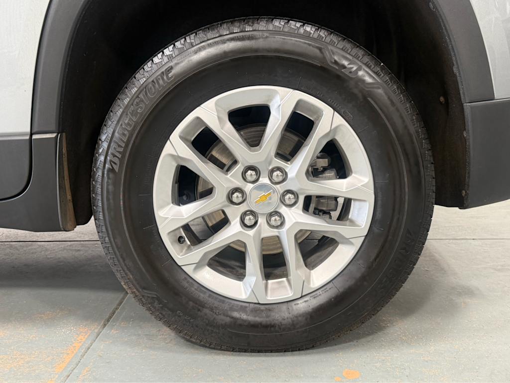 Thumbnail: 2023 Chevrolet Traverse - 16