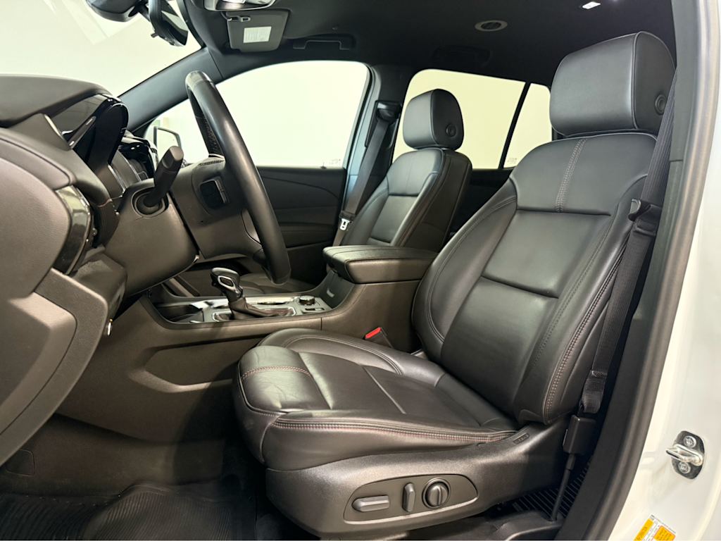Thumbnail: 2023 Chevrolet Traverse - 8
