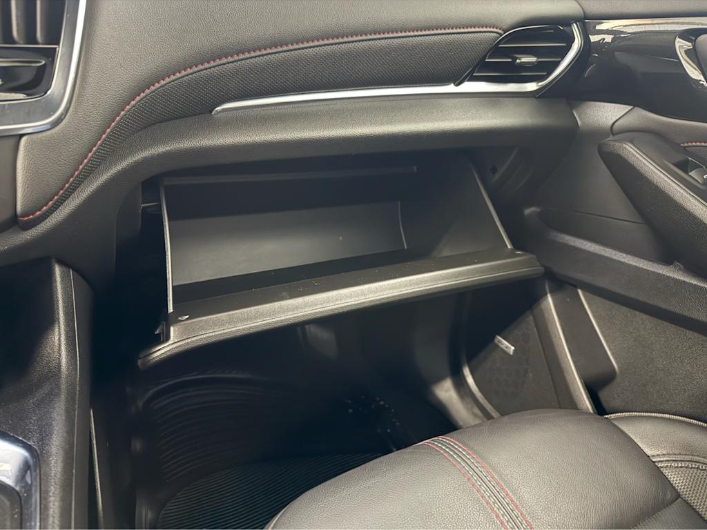 Thumbnail: 2023 Chevrolet Traverse - 23