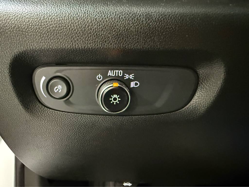 Thumbnail: 2023 Chevrolet Traverse - 27