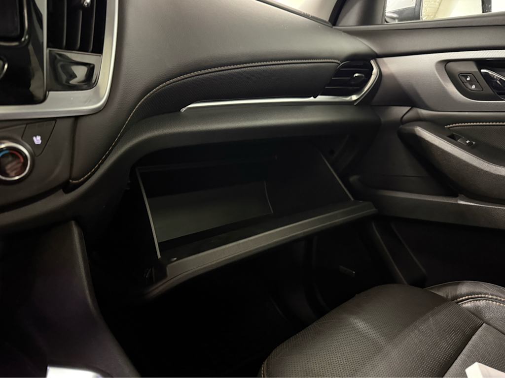 Thumbnail: 2021 Chevrolet Traverse - 22